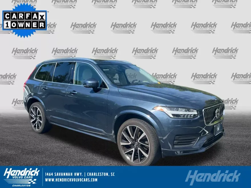 2022 Volvo XC90 Momentum photo 1