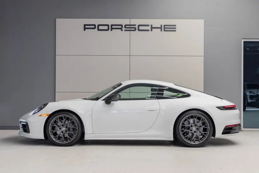 2024 Porsche 911 T photo 1