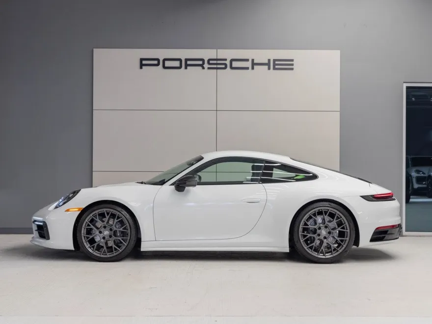 2024 Porsche 911 T photo 1