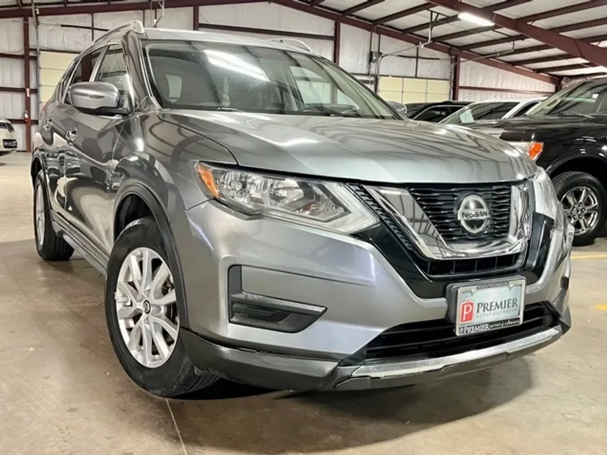 2018 Nissan Rogue SV photo 1