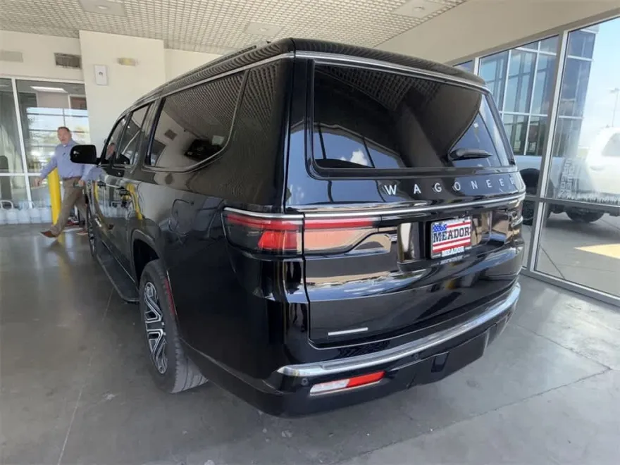2023 Jeep Wagoneer L Series II photo 1