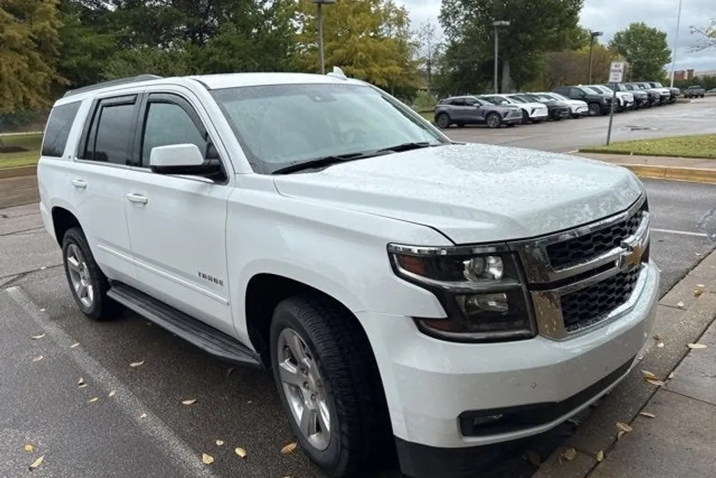 2017 Chevrolet Tahoe LT photo 1