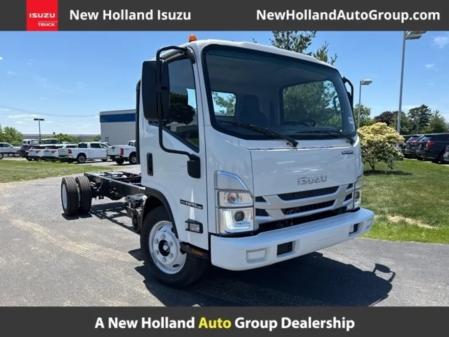 2025 Isuzu NPR/NPR-HD photo 1