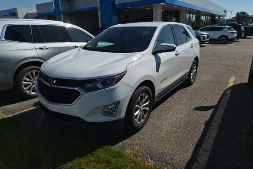 2020 Chevrolet Equinox LT photo 1
