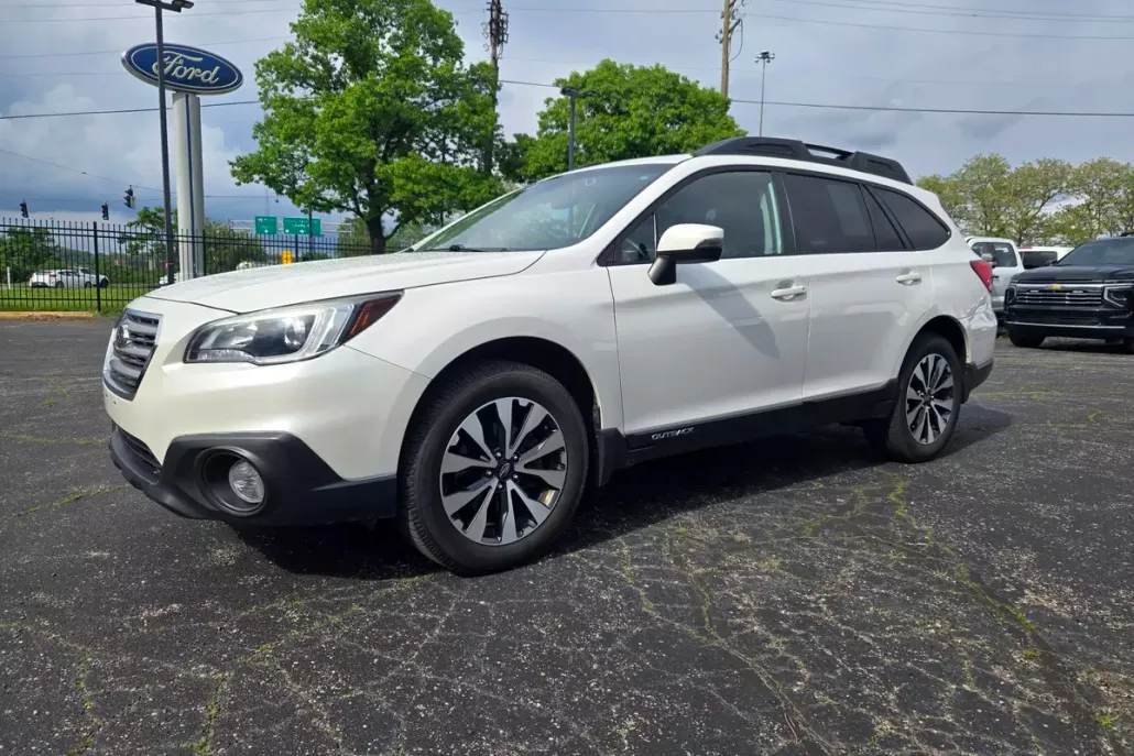 2016 Subaru Outback 3.6R Limited photo 1