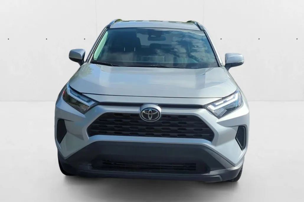 2024 Toyota RAV4 XLE photo 1