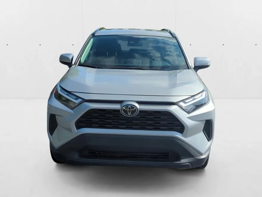 2024 Toyota RAV4 XLE photo 1