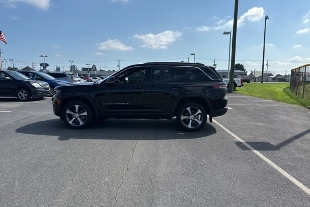 2024 Jeep Grand Cherokee Limited photo 1