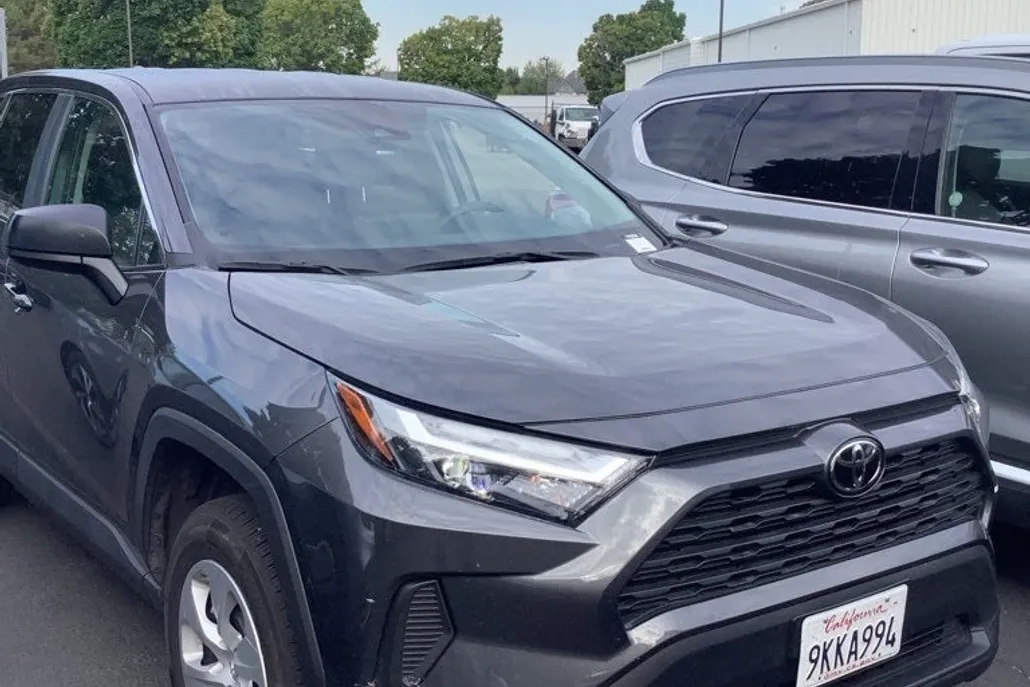 2024 Toyota RAV4 LE photo 1