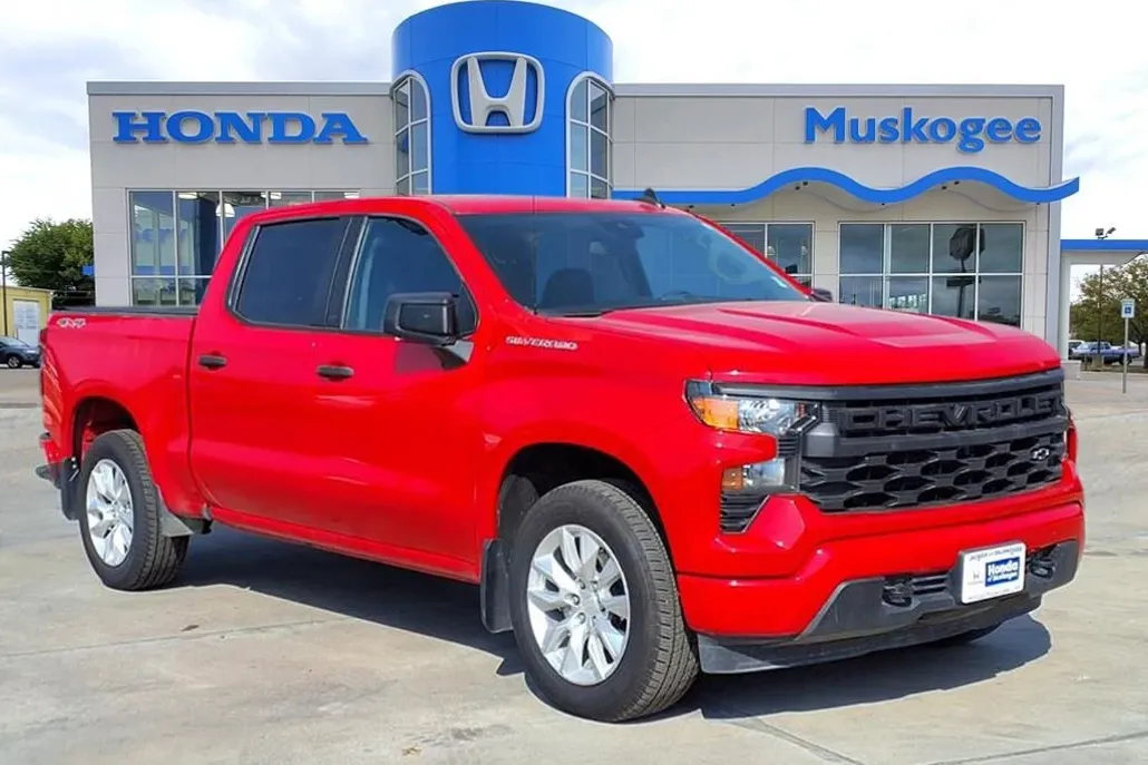 2023 Chevrolet Silverado 1500 Custom photo 1