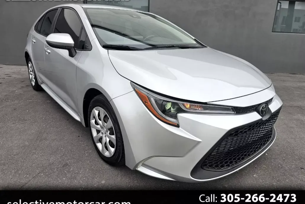 2020 Toyota Corolla LE photo 1