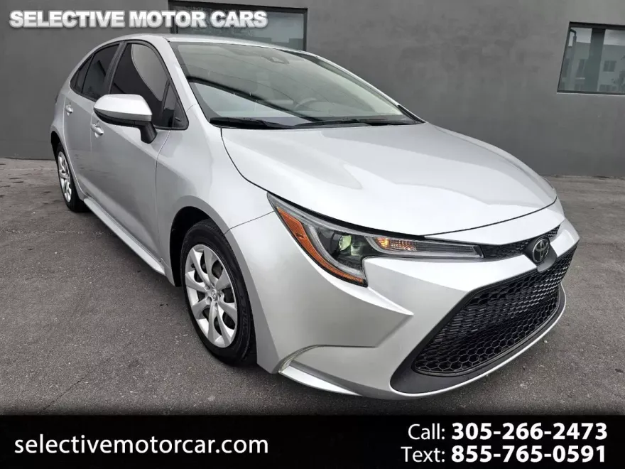 2020 Toyota Corolla LE photo 1