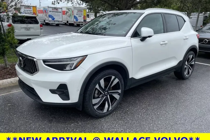2023 Volvo XC40 Ultimate photo 1