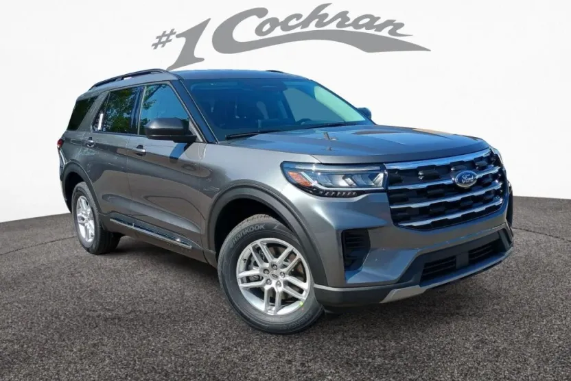 2025 Ford Explorer photo 1
