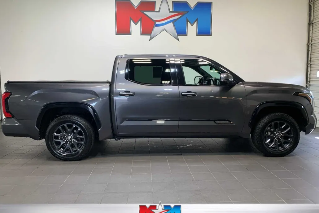2022 Toyota Tundra Platinum photo 1
