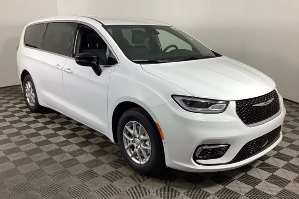 2026 Chrysler Pacifica photo 1