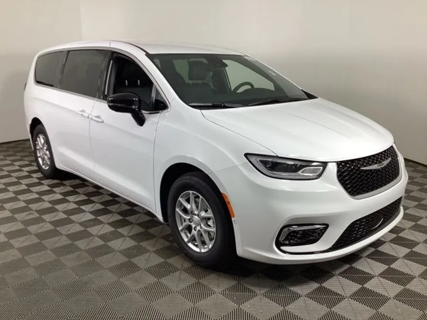 2026 Chrysler Pacifica photo 1