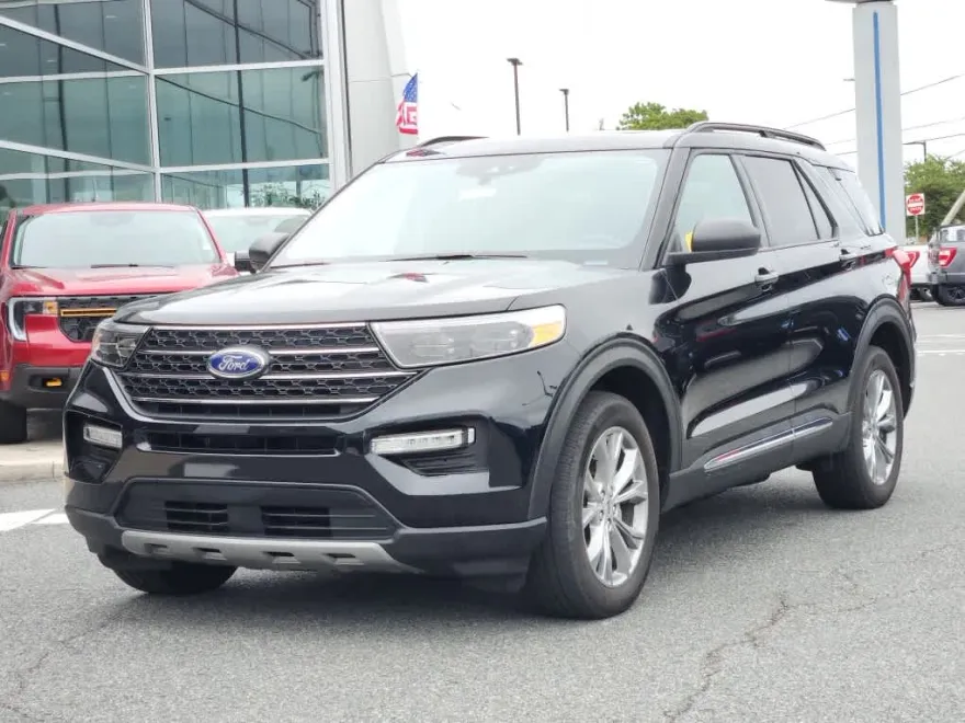 2022 Ford Explorer XLT photo 1