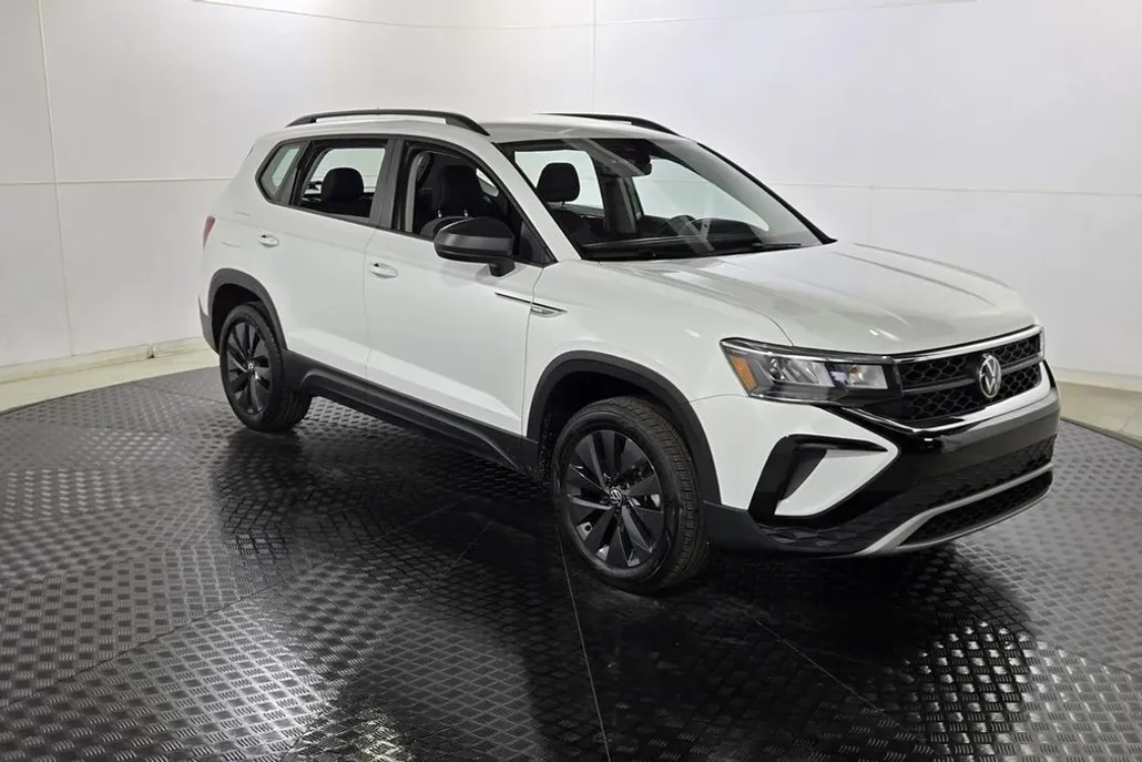 2024 Volkswagen Taos S photo 1