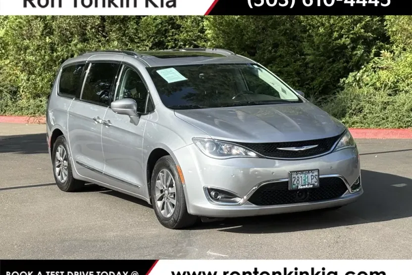 2019 Chrysler Pacifica Touring Plus photo 1
