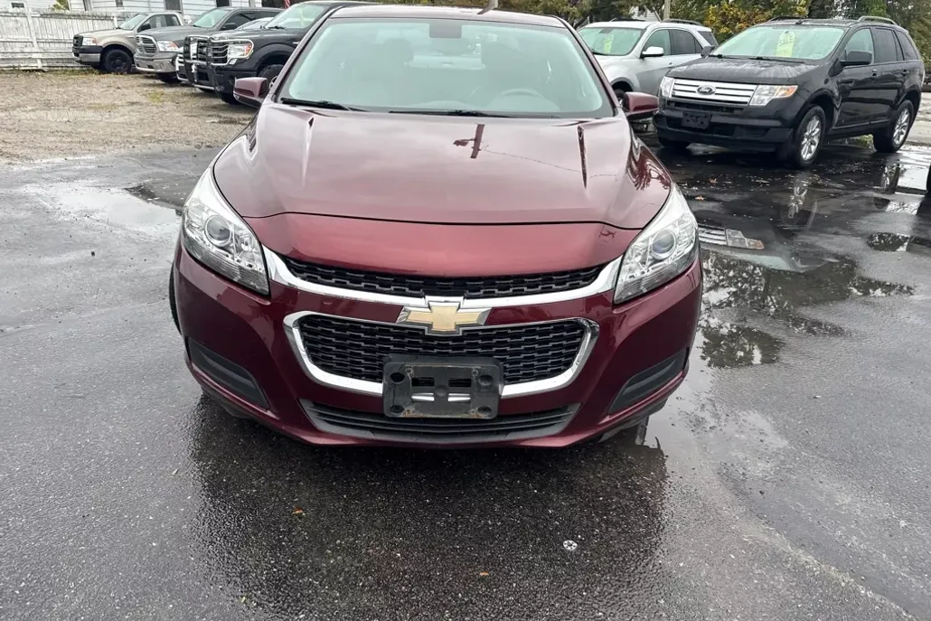 2015 Chevrolet Malibu 1LT photo 1