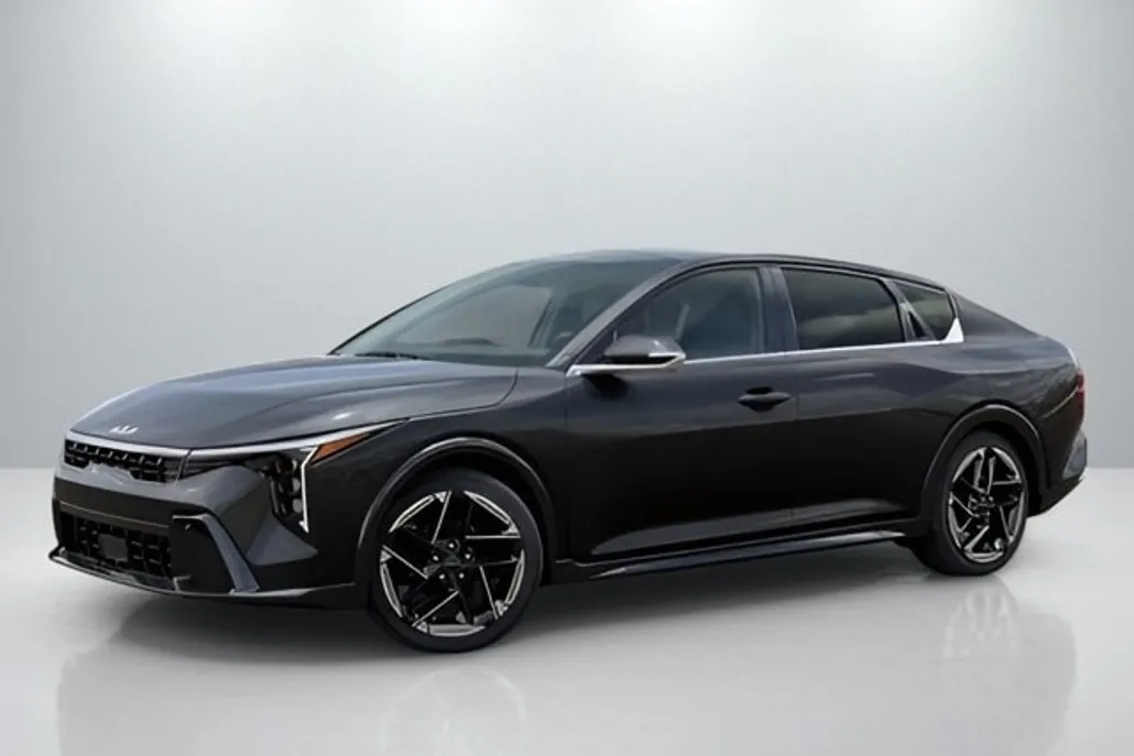 2025 Kia K4 GT-Line photo 1