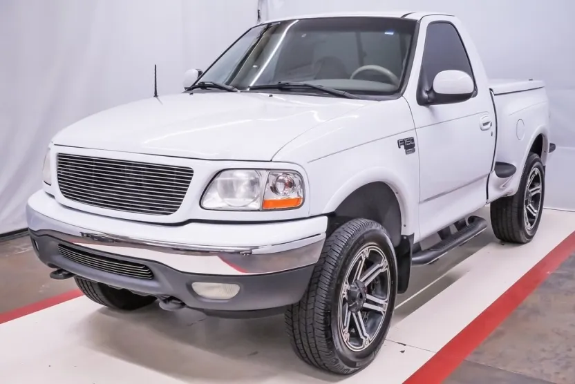 2000 Ford F-150 XL photo 1