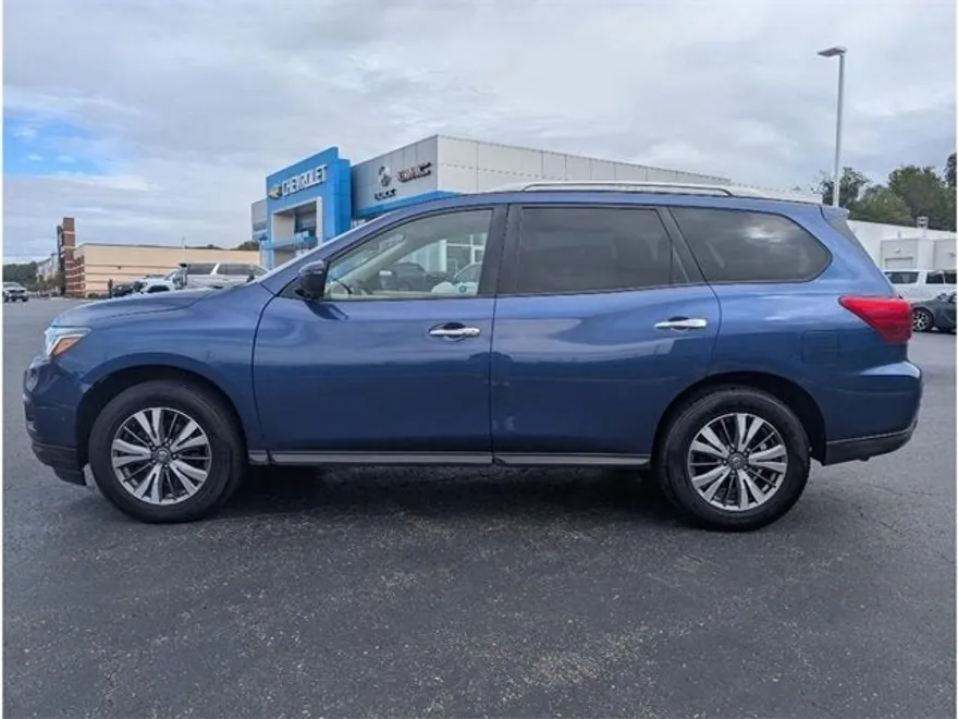 2019 Nissan Pathfinder SV photo 1