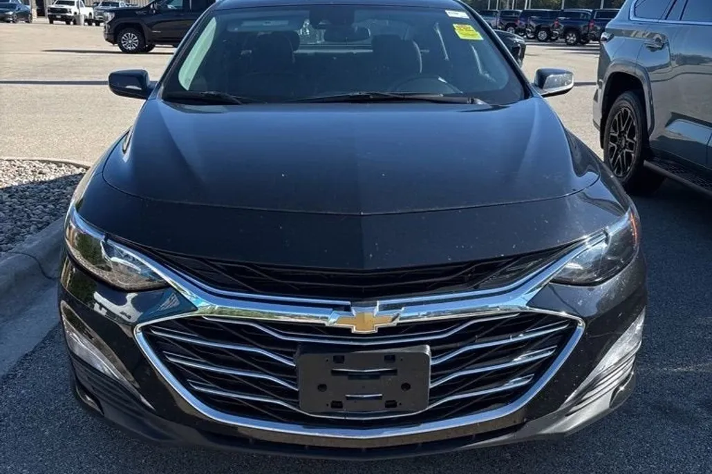 2023 Chevrolet Malibu 1LT photo 1