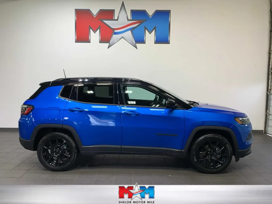 2022 Jeep Compass Latitude photo 1