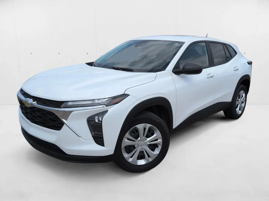 2025 Chevrolet Trax LS photo 1