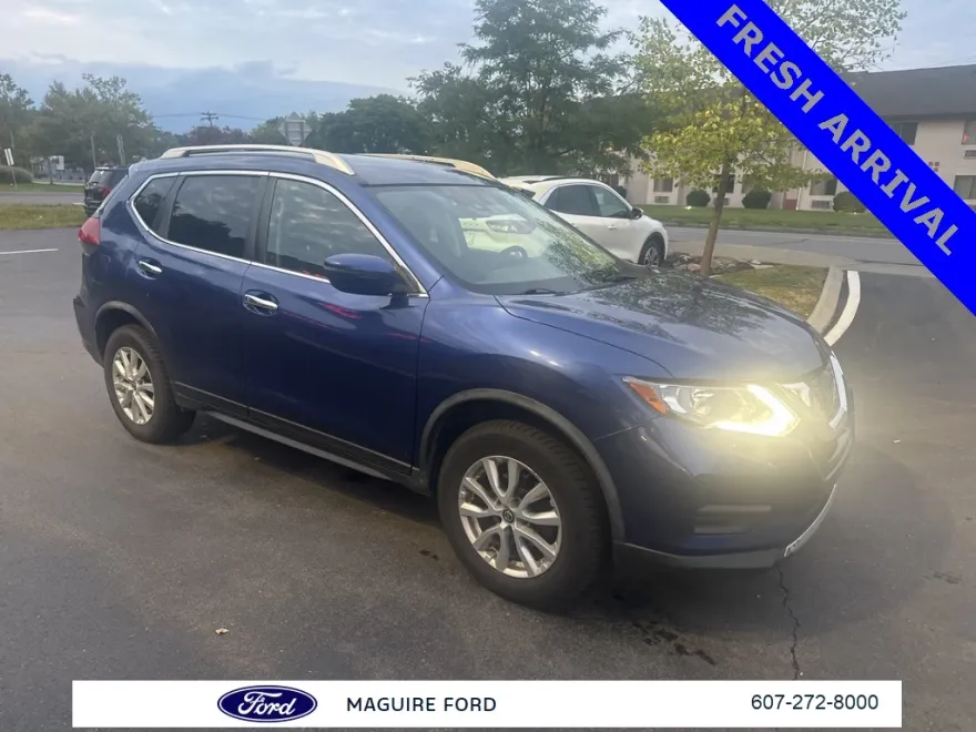 2019 Nissan Rogue SV photo 1