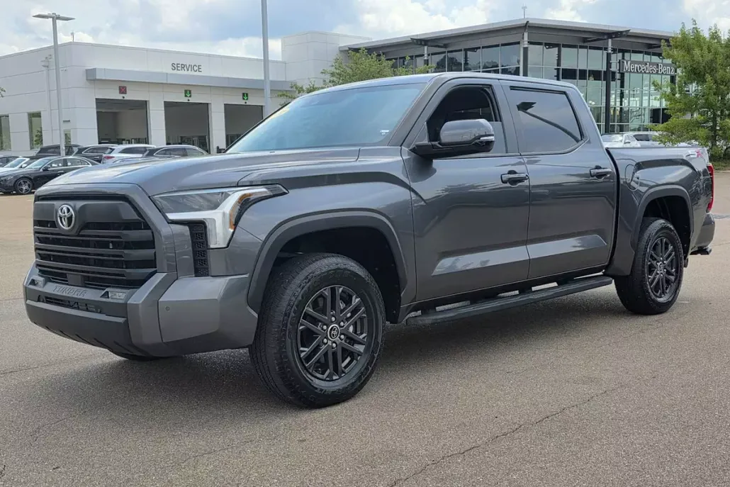 2024 Toyota Tundra SR5 photo 1