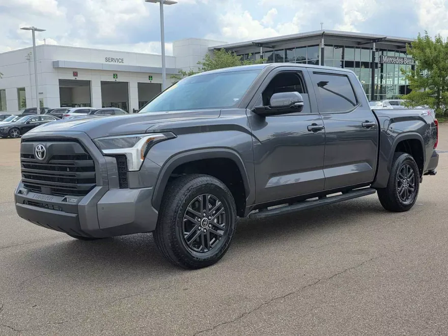 2024 Toyota Tundra SR5 photo 1