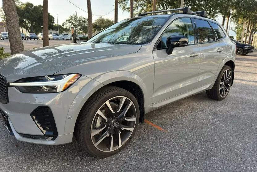 2025 Volvo XC60 photo 1