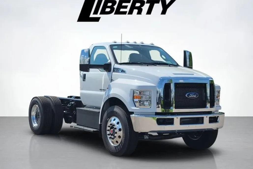 2025 Ford F-750 photo 1