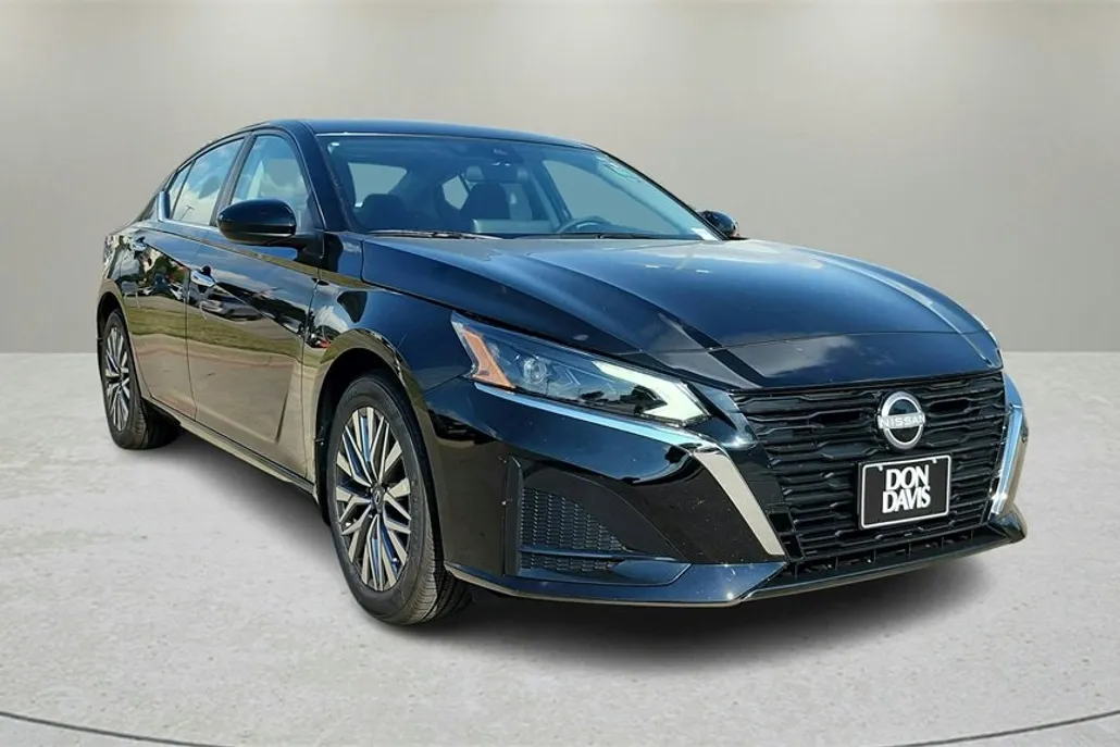 2025 Nissan Altima 2.5 SV photo 1