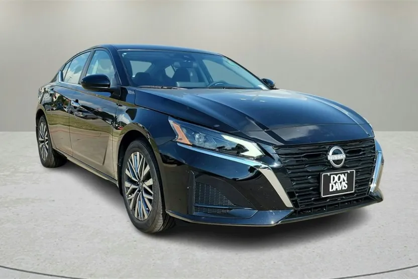 2025 Nissan Altima 2.5 SV photo 1