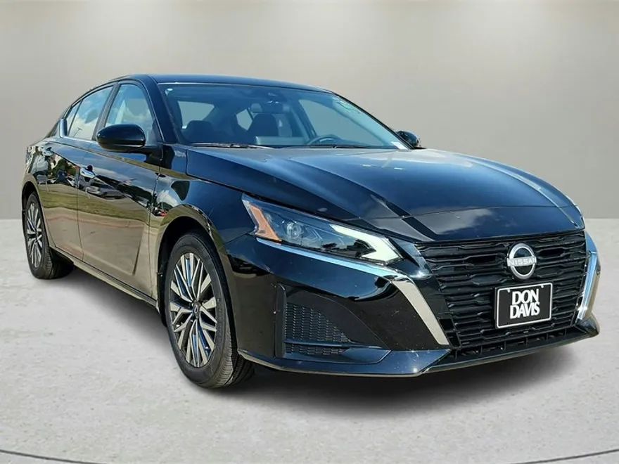 2025 Nissan Altima 2.5 SV photo 1