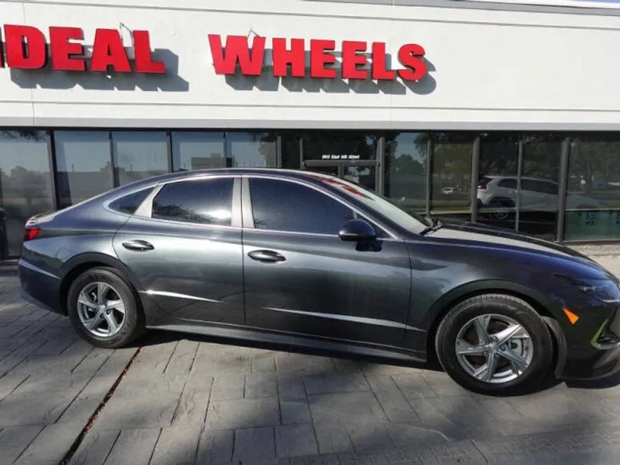 2023 Hyundai Sonata SE photo 1