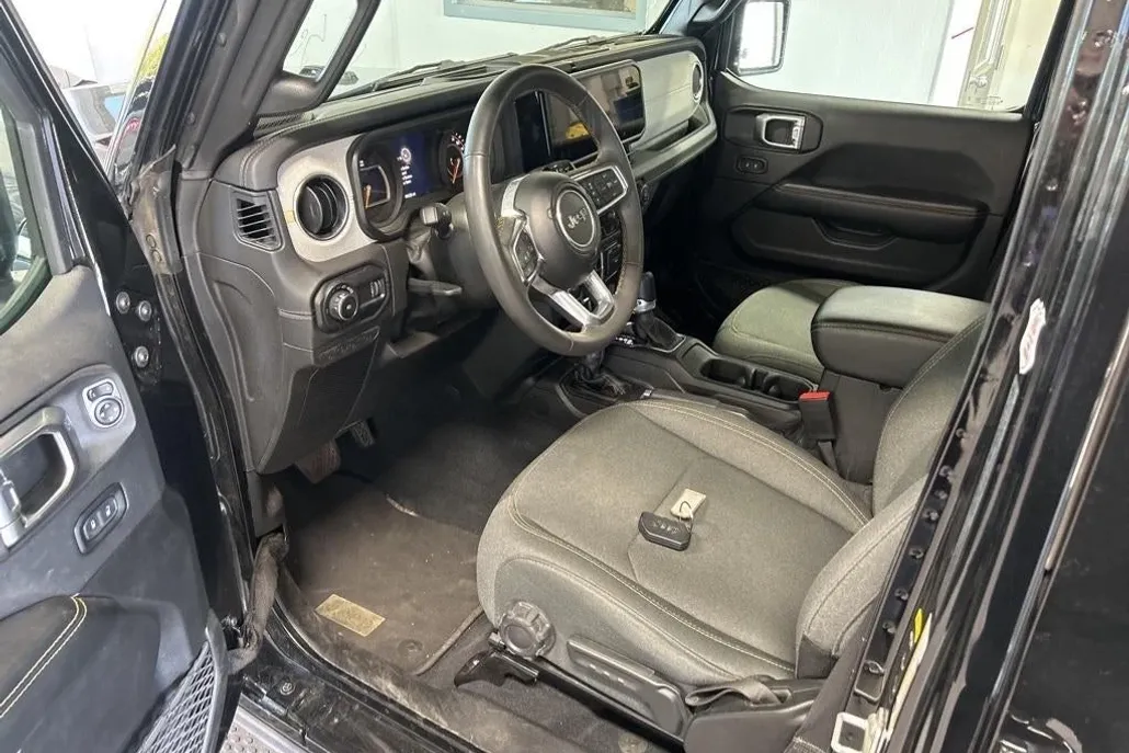 2024 Jeep Wrangler Sahara photo 1