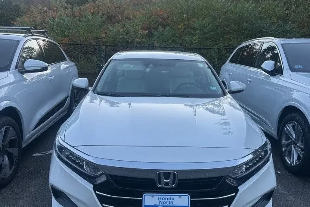 2022 Honda Accord LX photo 1