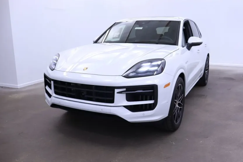 2024 Porsche Cayenne E-Hybrid S photo 1