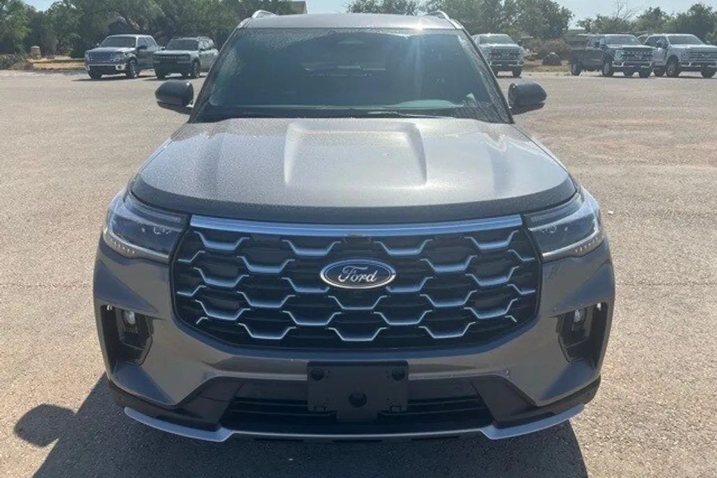 2025 Ford Explorer Platinum photo 1
