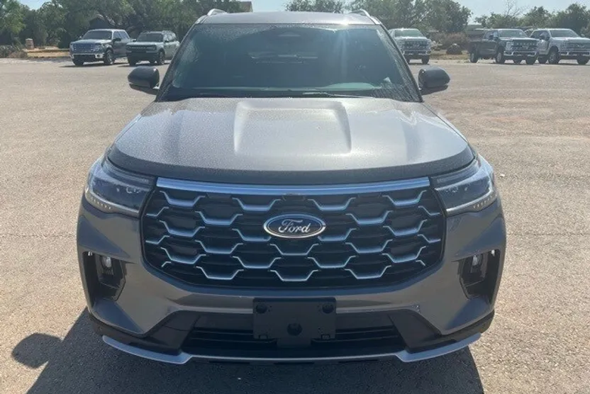 2025 Ford Explorer Platinum photo 1