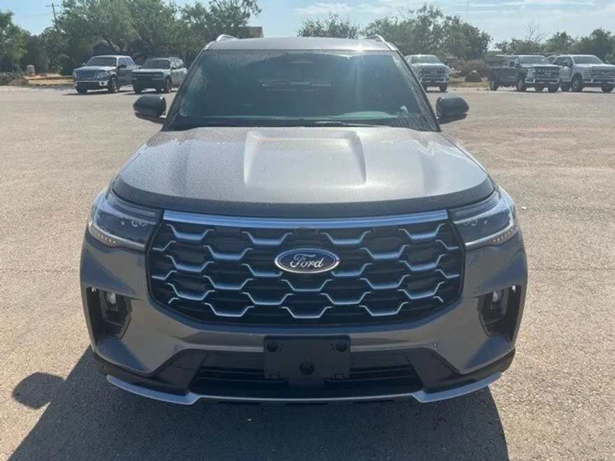 2025 Ford Explorer Platinum photo 1