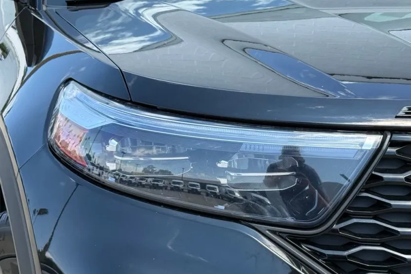 2023 Ford Explorer ST photo 1