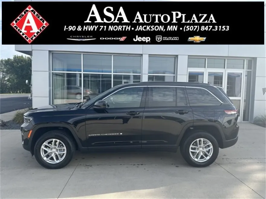 2025 Jeep Grand Cherokee Laredo photo 1