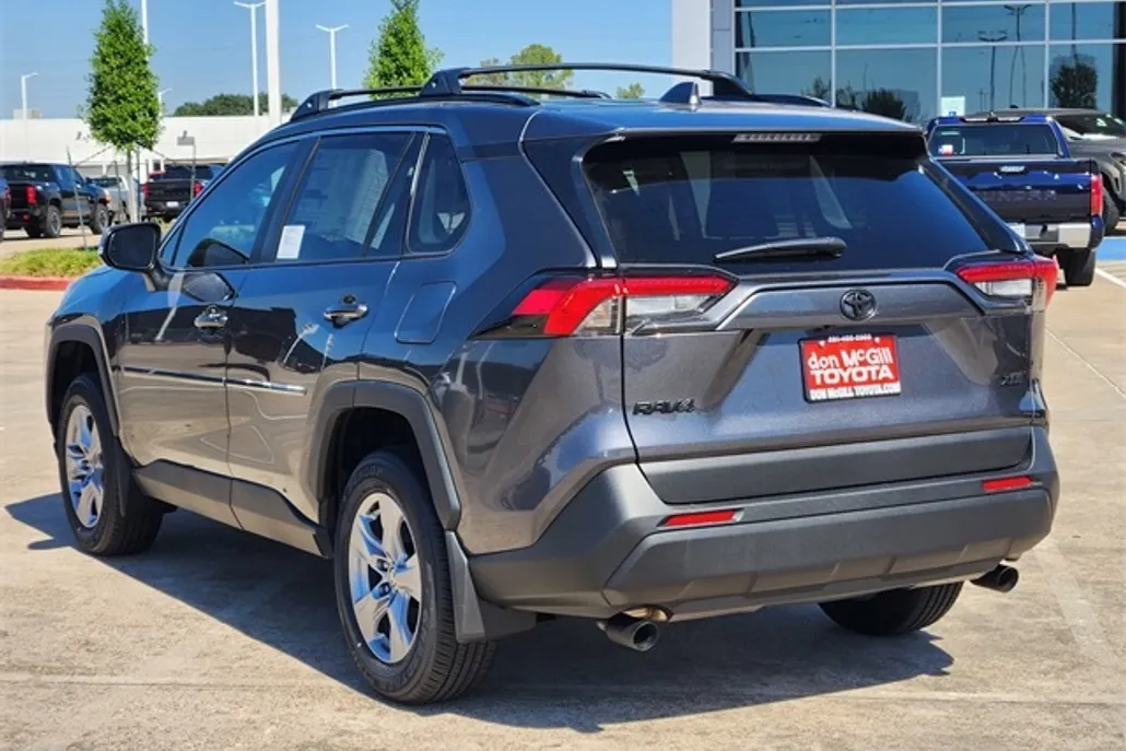 2025 Toyota RAV4 XLE photo 1