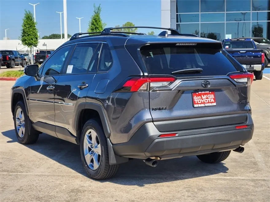 2025 Toyota RAV4 XLE photo 1
